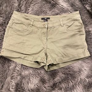 H&M Olive Green Cuffed Shorts